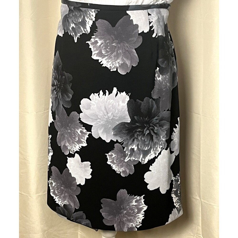 Calvin Klein Womens 16W Floral Skirt Black Gray White Knee Length Lined